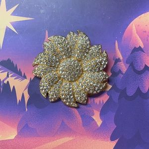 Jaqueline Bovier Kennedy flower pin